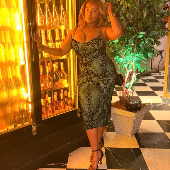 Fashion Nova Black and Green Maxi Dress - Picture 4 of 5